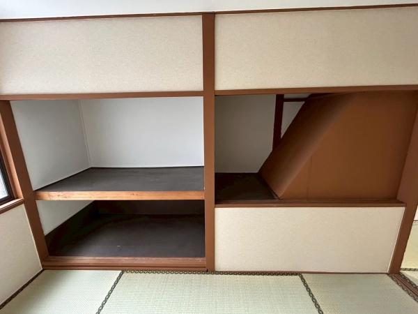 ���{��^�s�Ό����̒��Ãe���X�n�E�X�̎��[