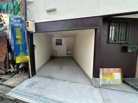 ���{��^�s�Ό����̒��Ãe���X�n�E�X�̒��ԏ�