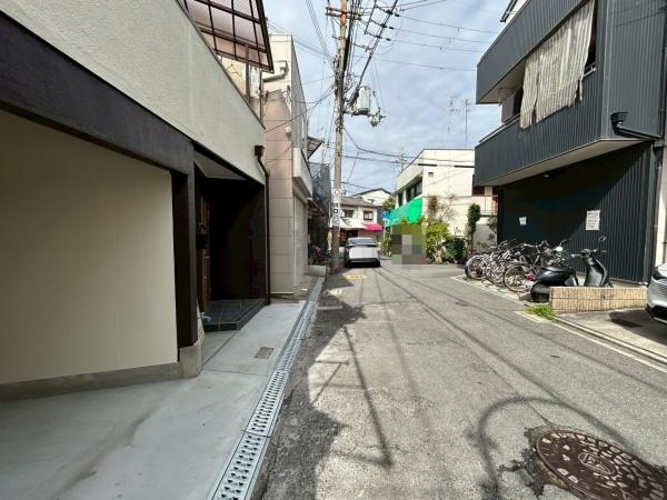 ���{��^�s�Ό����̒��Ãe���X�n�E�X�̑O�ʓ��H�܂ތ��n�ʐ^