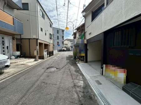 ���{��^�s�Ό����̒��Ãe���X�n�E�X�̑O�ʓ��H�܂ތ��n�ʐ^