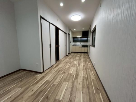 ���{��^�s�Ό����̒��Ãe���X�n�E�X�̃��r���O