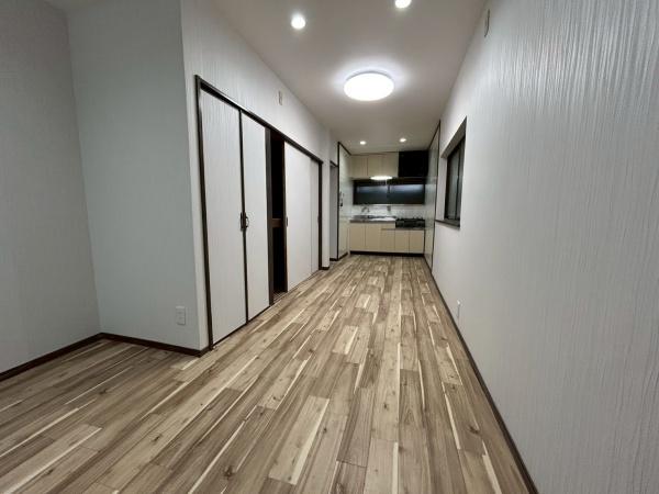 ���{��^�s�Ό����̒��Ãe���X�n�E�X�̃��r���O