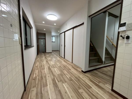 ���{��^�s�Ό����̒��Ãe���X�n�E�X�̃��r���O