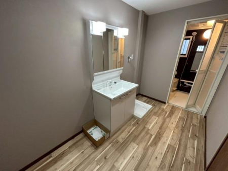 ���{��^�s�Ό����̒��Ãe���X�n�E�X�̐��ʑ�E���ʏ�