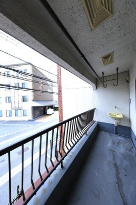 ���{���s�����Z�j��2���ڂ̒��Ãe���X�n�E�X�̃o���R�j�[