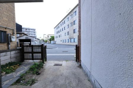 ���{���s�����Z�j��2���ڂ̒��Ãe���X�n�E�X�̒��ԏ�