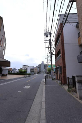 ���{���s�����Z�j��2���ڂ̒��Ãe���X�n�E�X�̑O�ʓ��H�܂ތ��n�ʐ^