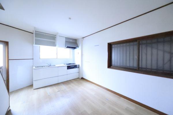 ���{���s�����Z�j��2���ڂ̒��Ãe���X�n�E�X�̃��r���O