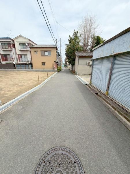 ���{�����s���㏬��̐V�z��ˌ��Ă̑O�ʓ��H�܂ތ��n�ʐ^