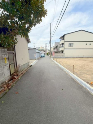 ���{�����s���㏬��̐V�z��ˌ��Ă̑O�ʓ��H�܂ތ��n�ʐ^