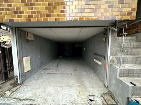 ���{���s�������Î�4���ڂ̒��È�ˌ��Ă̒��ԏ�