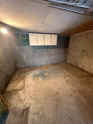 ���{���s�������Î�4���ڂ̒��È�ˌ��Ă̒��ԏ�