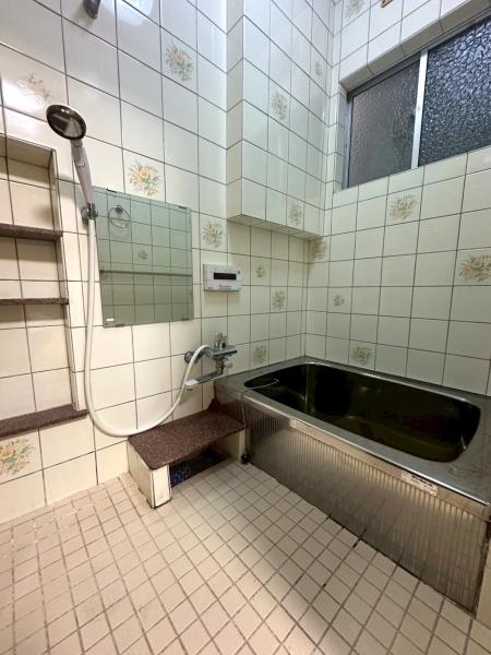 ���{���s�������Î�4���ڂ̒��È�ˌ��Ă̗���