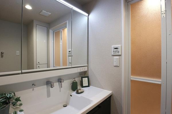 ���{�����s�r�{�k1���ڂ̒��Ã}���V�����̐��ʑ�E���ʏ�