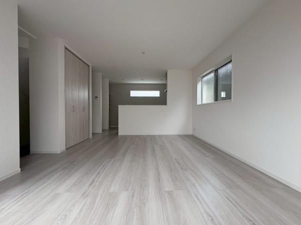 ���{�a��s���̗t��2���ڂ̐V�z��ˌ��Ẵ��r���O