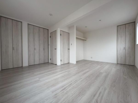 ���{�a��s���̗t��2���ڂ̐V�z��ˌ��Ẵ��r���O