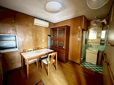 ���{�a��s�r�㒬2���ڂ̒��È�ˌ��Ẵ��r���O