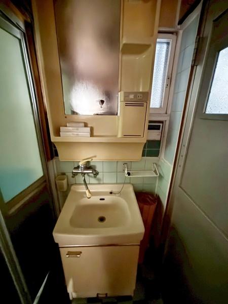 ���{�a��s�r�㒬2���ڂ̒��È�ˌ��Ă̐��ʑ�E���ʏ�