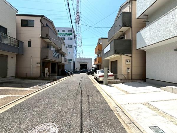 ���{��^�s�l�{3���ڂ̒��È�ˌ��Ă̑O�ʓ��H�܂ތ��n�ʐ^