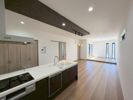 ���{�����s��]���V��3���ڂ̐V�z��ˌ��Ẵ��r���O