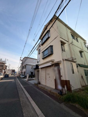 ���{�����s��]�{��3���ڂ̒��È�ˌ��Ă̑O�ʓ��H�܂ތ��n�ʐ^