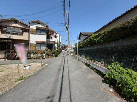 ���{�����s�L�Y���̓y�n�̑O�ʓ��H�܂ތ��n�ʐ^