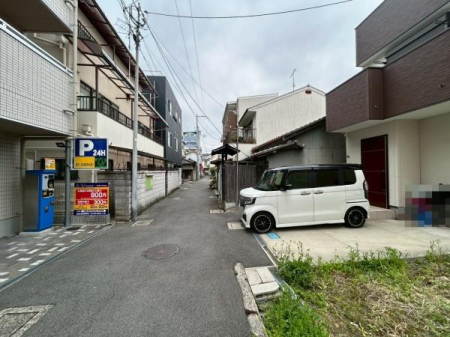 ���{����s��䐼��2���ڂ̒��È�ˌ��Ă̑O�ʓ��H�܂ތ��n�ʐ^