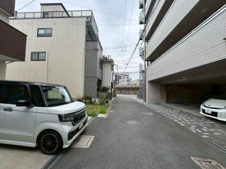 ���{����s��䐼��2���ڂ̒��È�ˌ��Ă̑O�ʓ��H�܂ތ��n�ʐ^