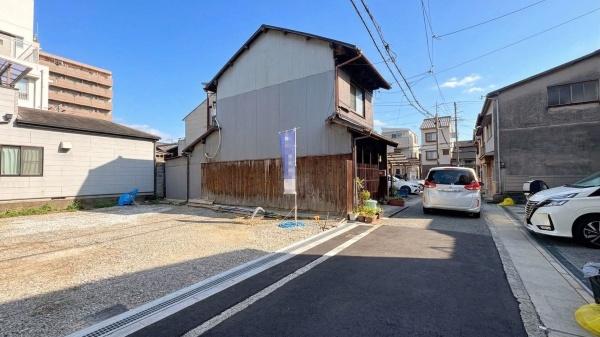 ���{���s����敽��{��4���ڂ̐V�z��ˌ��Ă̑O�ʓ��H�܂ތ��n�ʐ^