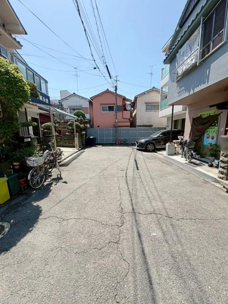 ���{�����s����1���ڂ̓y�n�̑O�ʓ��H�܂ތ��n�ʐ^