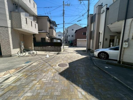 ���{����s��v�ے�4���ڂ̒��È�ˌ��Ă̑O�ʓ��H�܂ތ��n�ʐ^