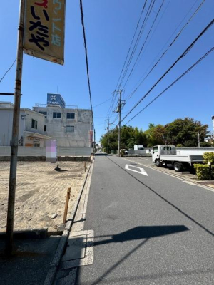 ���{����s��v�ے�2���ڂ̓y�n�̑O�ʓ��H�܂ތ��n�ʐ^