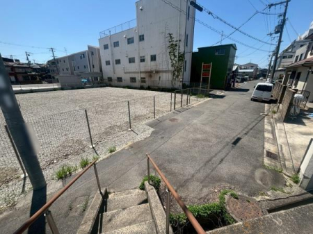 ���{�����s��~3���ڂ̓y�n�̑O�ʓ��H�܂ތ��n�ʐ^