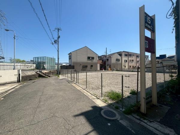 ���{�����s��~3���ڂ̓y�n�̑O�ʓ��H�܂ތ��n�ʐ^