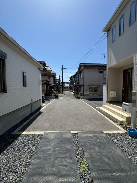 ���{��^�s���n�����̒��È�ˌ��Ă̑O�ʓ��H�܂ތ��n�ʐ^