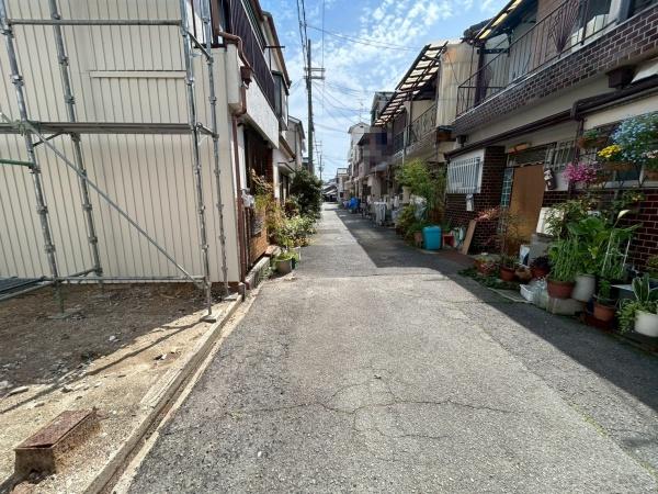 ���{����s�����3���ڂ̓y�n�̑O�ʓ��H�܂ތ��n�ʐ^