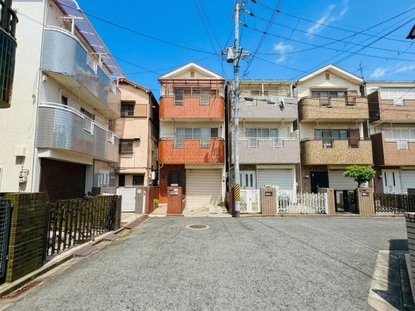 ���{�����s�����̒��È�ˌ��Ă̑O�ʓ��H�܂ތ��n�ʐ^