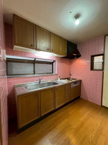 ���{�Q����s�_��2���ڂ̒��È�ˌ��ẴL�b�`��