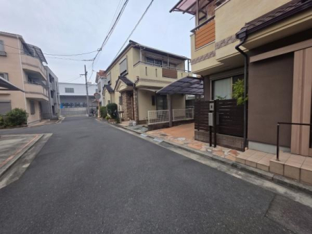 ���{�ےÎs�������h1���ڂ̒��È�ˌ��Ă̑O�ʓ��H�܂ތ��n�ʐ^