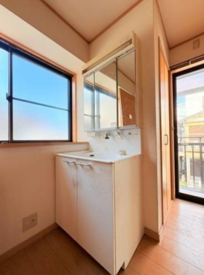 ���{����s��뒬1���ڂ̒��È�ˌ��Ă̐��ʑ�E���ʏ�