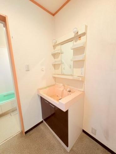 ���{����s��뒬1���ڂ̒��È�ˌ��Ă̐��ʑ�E���ʏ�