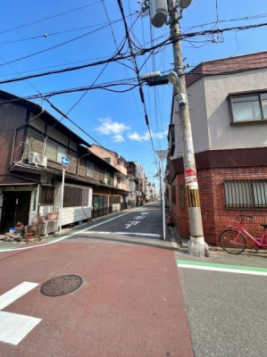 ���{���s����撆�쐼2���ڂ̒��Ãe���X�n�E�X�̑O�ʓ��H�܂ތ��n�ʐ^