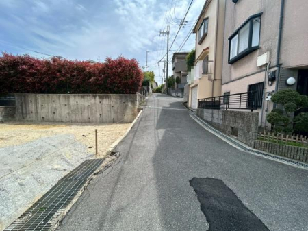 ���{�Q����s�������̓y�n�̑O�ʓ��H�܂ތ��n�ʐ^