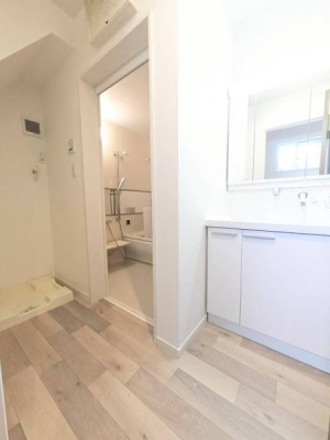 ���{���s�����ю�2���ڂ̒��È�ˌ��Ă̐��ʑ�E���ʏ�