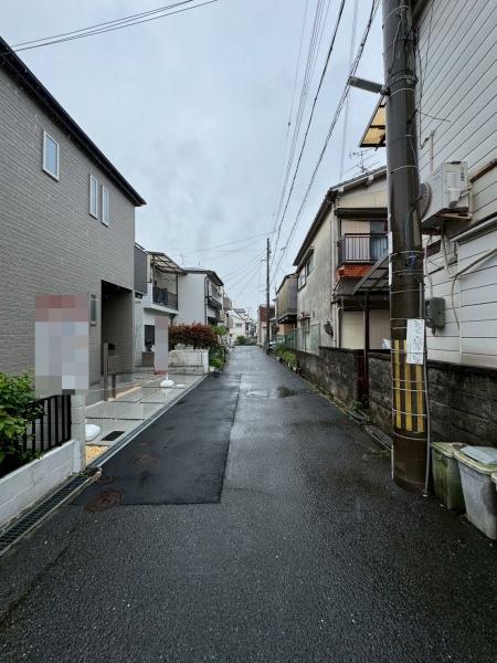 ���{�Q����s����7���ڂ̐V�z��ˌ��Ă̑O�ʓ��H�܂ތ��n�ʐ^