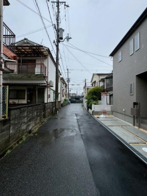 ���{�Q����s����7���ڂ̐V�z��ˌ��Ă̑O�ʓ��H�܂ތ��n�ʐ^