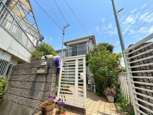 ���{���Ύs����6���ڂ̒��È�ˌ��Ă̑O�ʓ��H�܂ތ��n�ʐ^