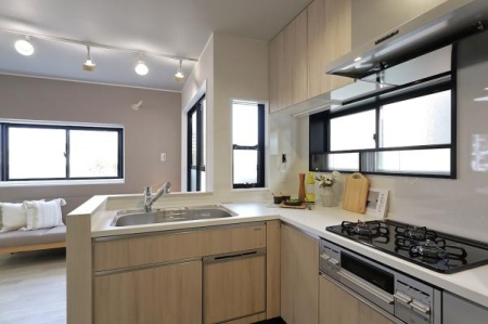 ���{���s����撷�g�o��2���ڂ̒��È�ˌ��ẴL�b�`��