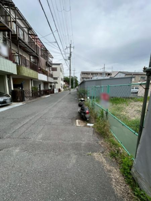 ���{�����s��]�쒬2���ڂ̓y�n�̑O�ʓ��H�܂ތ��n�ʐ^