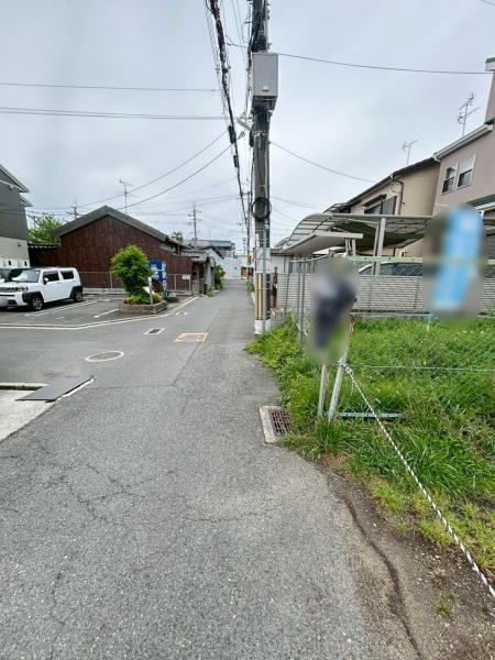 ���{�����s��]�쒬2���ڂ̓y�n�̑O�ʓ��H�܂ތ��n�ʐ^